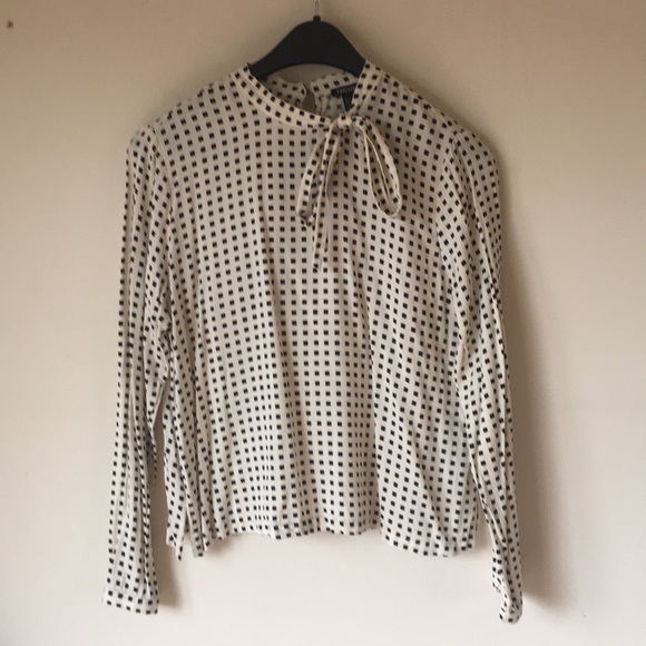 Forever 21 Tops - ◾️🔲F21 Geometric Print Tie Neck Blouse🔲◾️ SALE